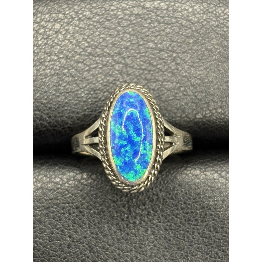 New Condition Sterling Silver Lab Blue Opal Ring Size 7 E27